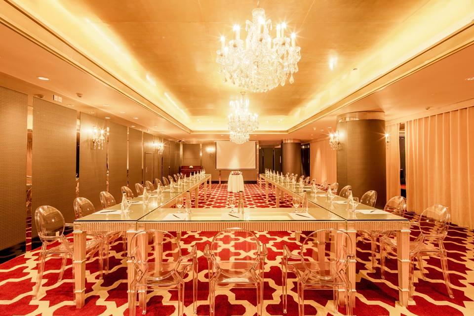 Apricot Hotel
