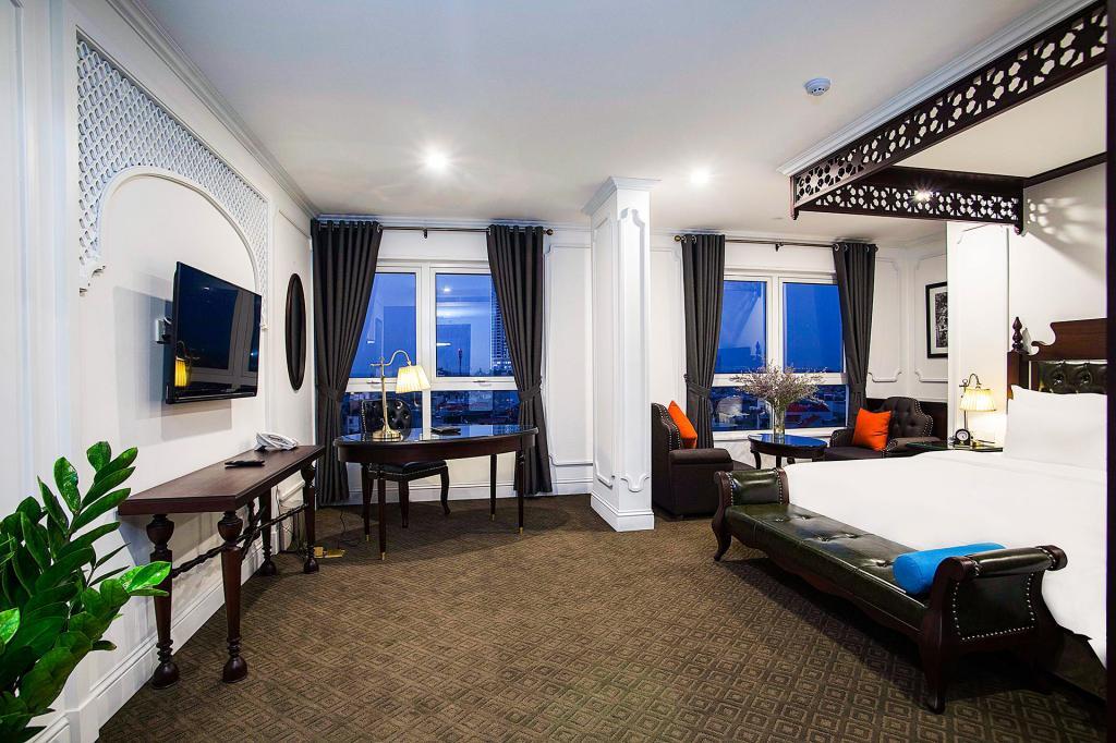 Hotel New Era &