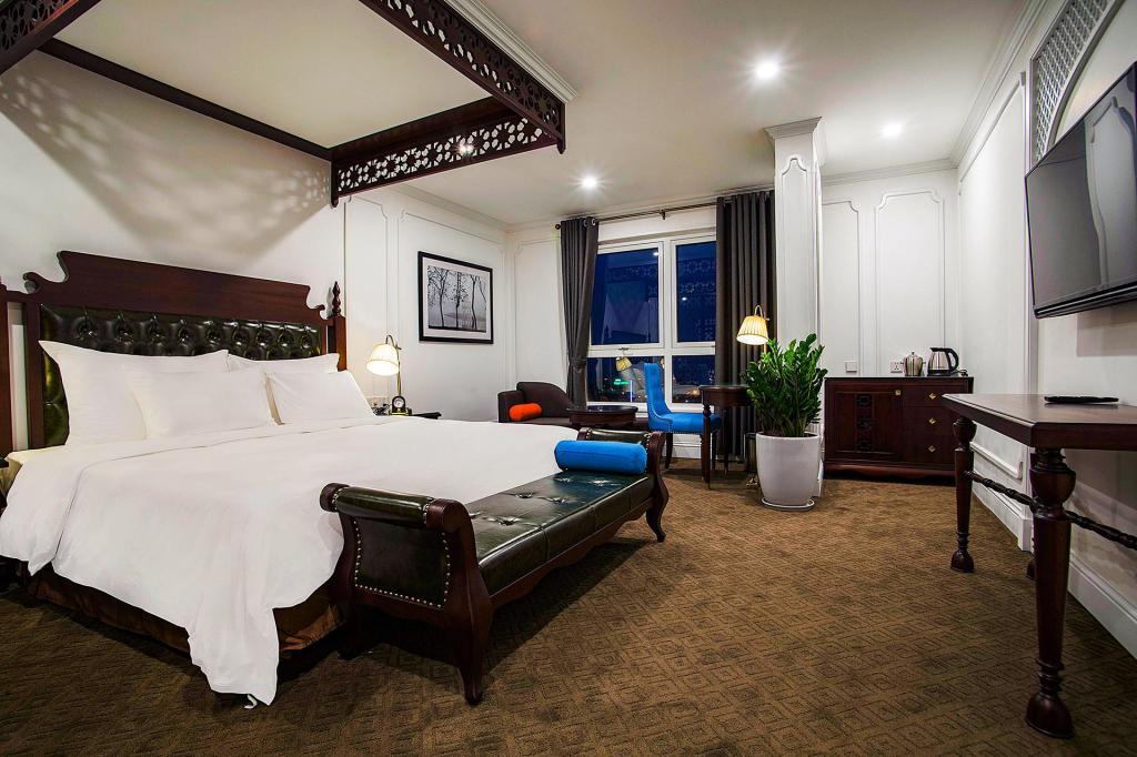 Hotel New Era & Hanoi
