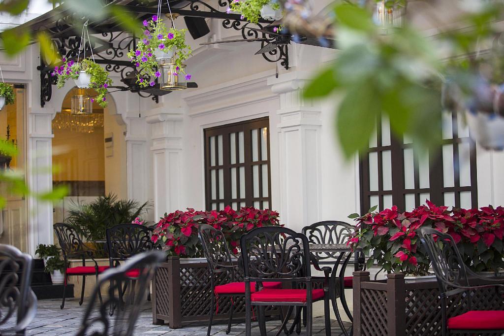 Hotel New Era & Hanoi