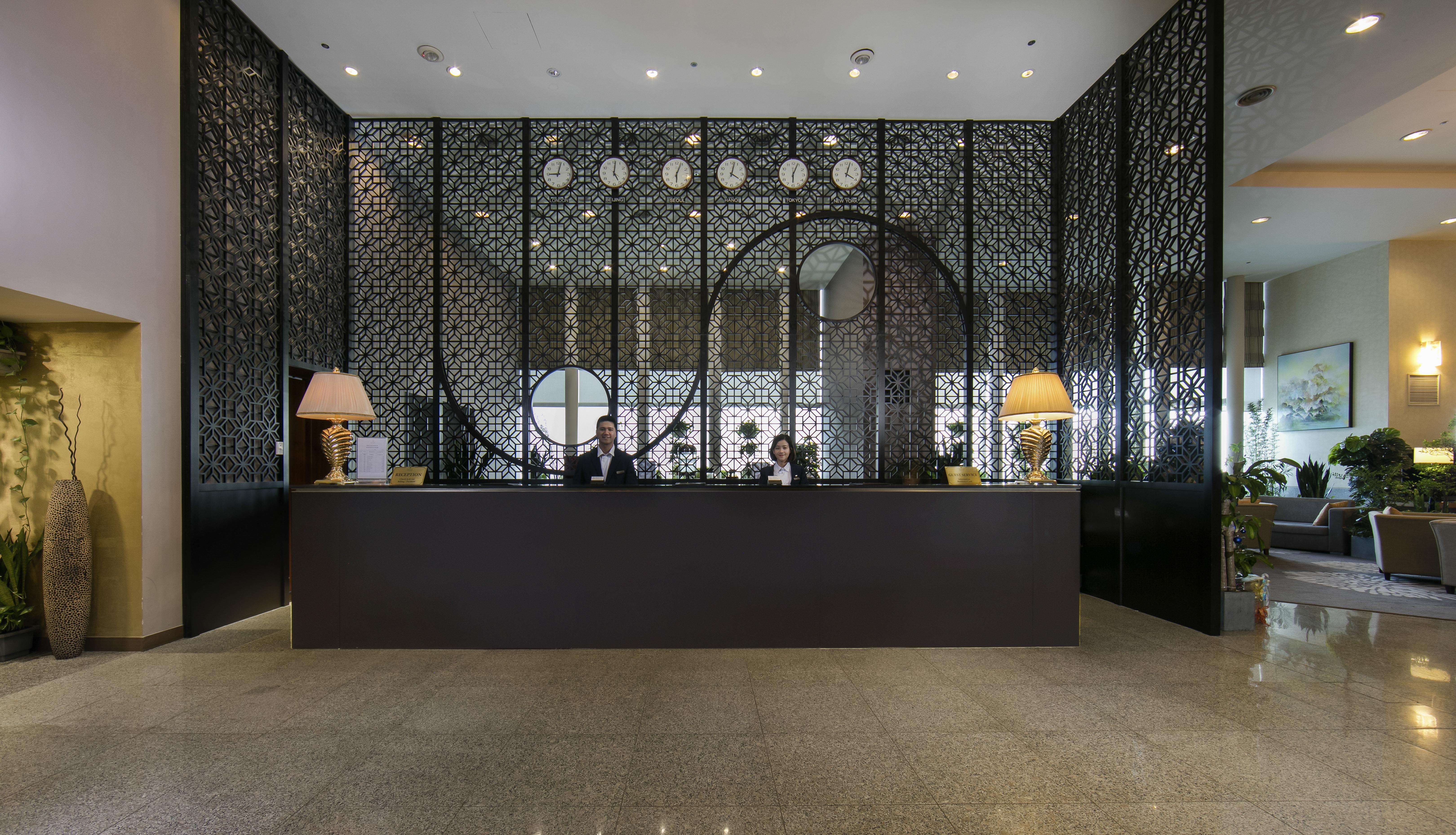 Calidas Landmark72 Royal Hotel 5*