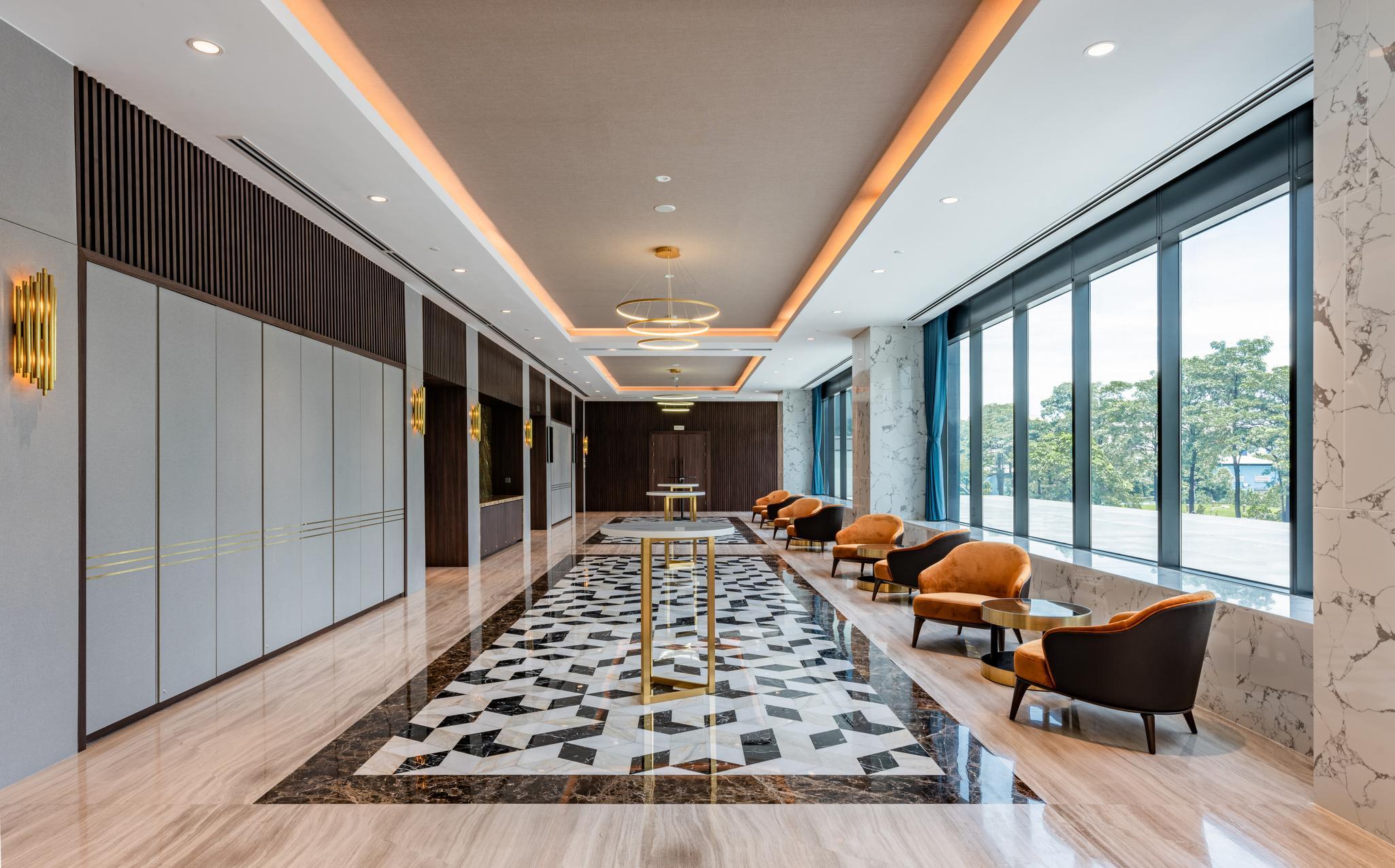 Moevenpick Living West Hotel 5*