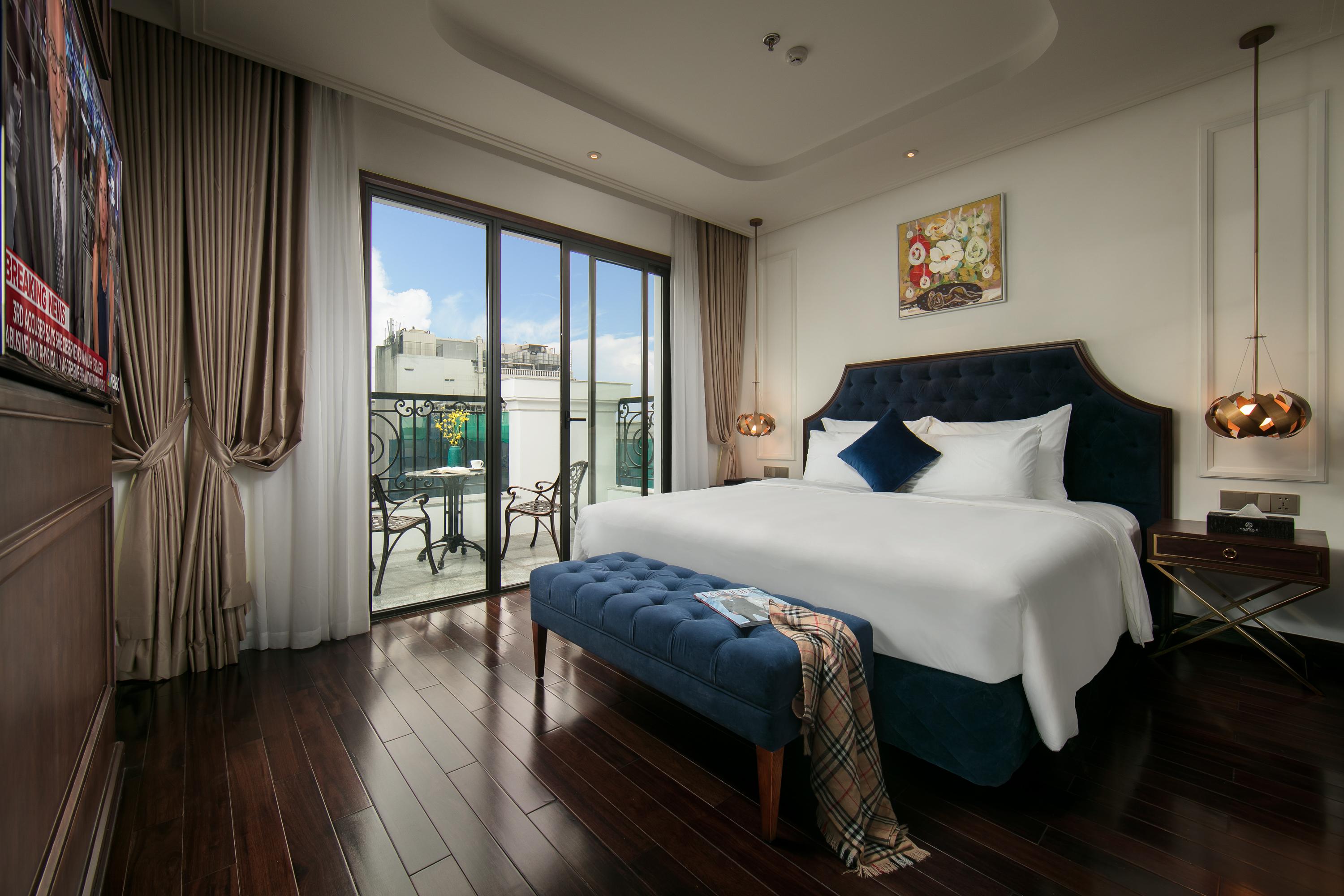 Anatole Hotel 5*