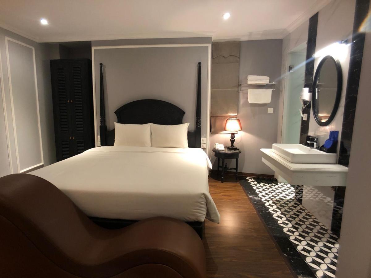 Le Grand - The Hotel