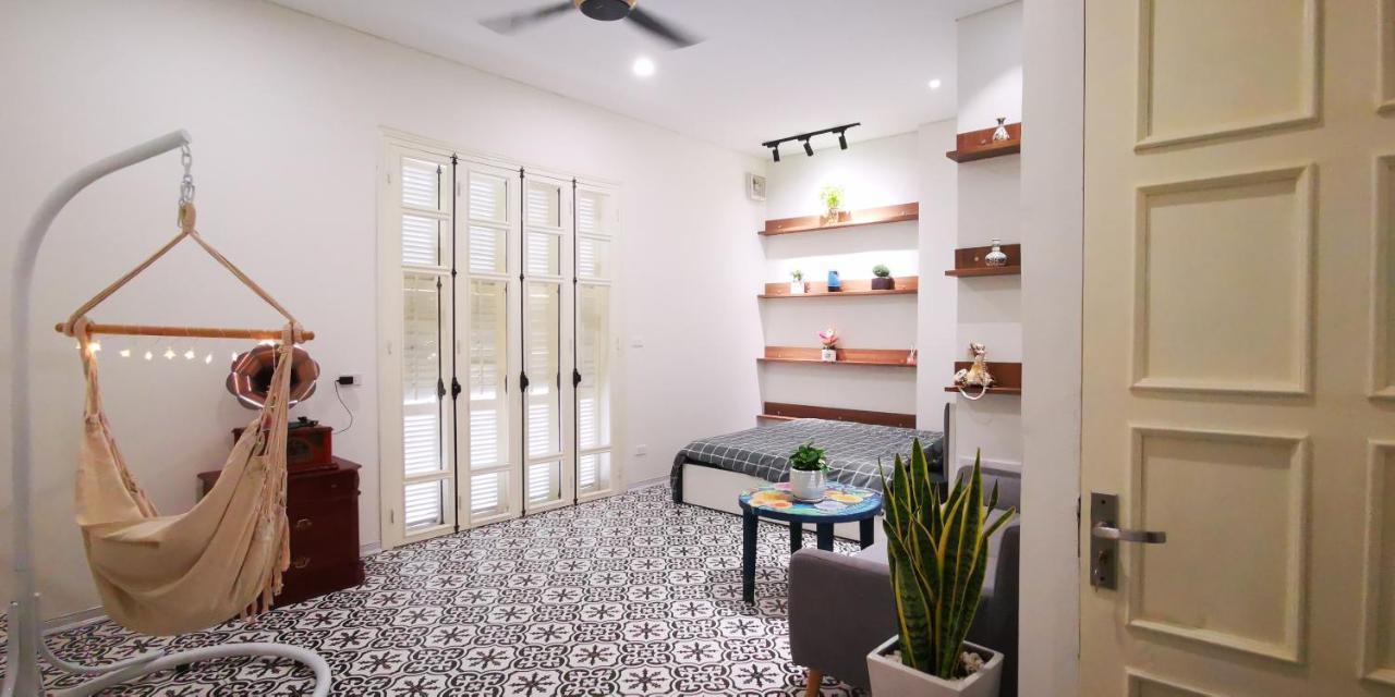 Centrally Located - Balcony Homestay Hà Nội
