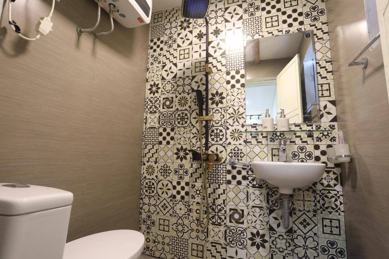 Centrally Located - Balcony Homestay *