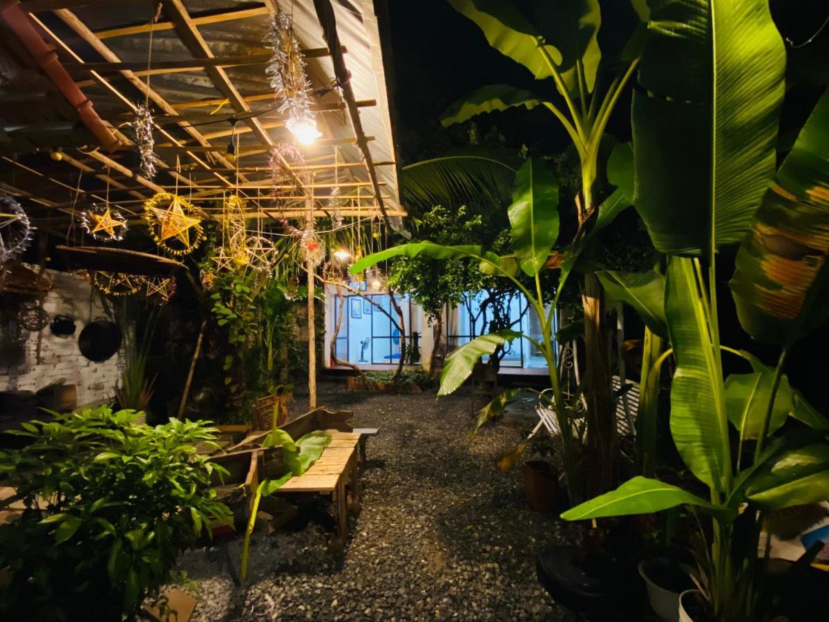 Elephant House - Duong Lam Homestay *
