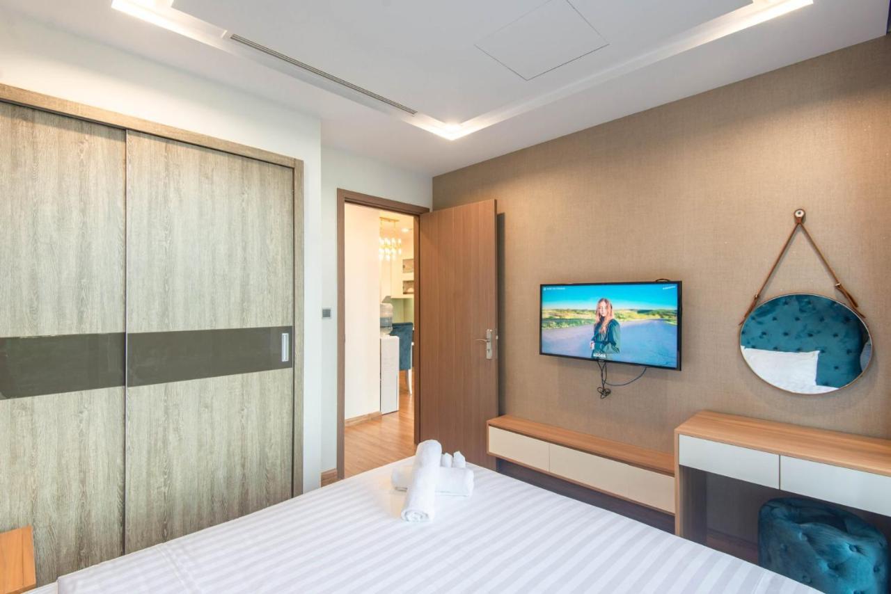 Luxury Serviced Vinhomes Metropolis Premium Apartment *