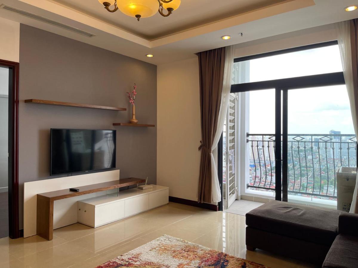 Vinhomes Royal Luxury 2 Br Apartment *