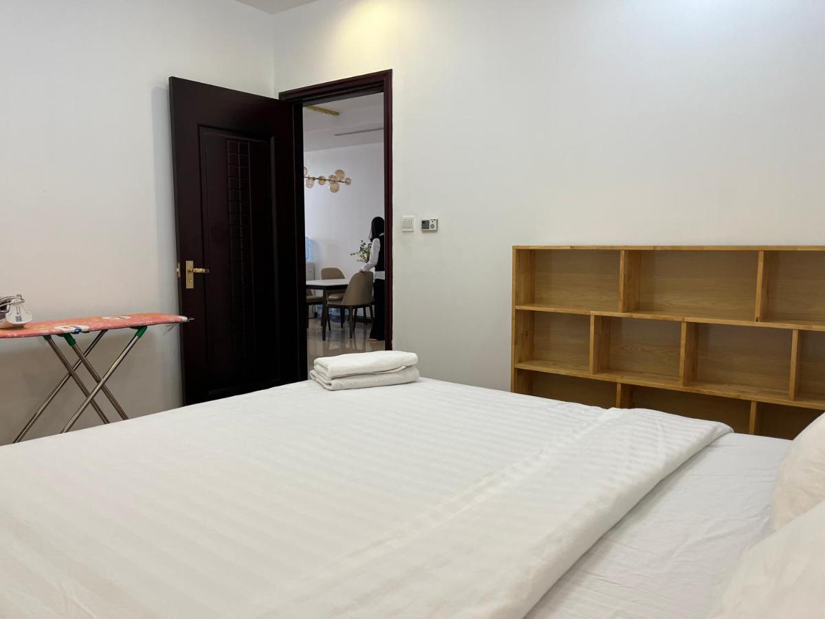 Apartment Vinhomes Royal Luxury 2 Br *