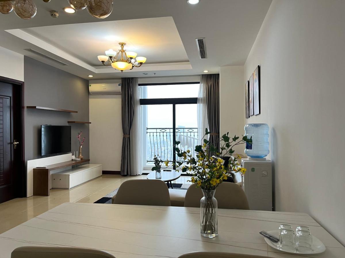 Vinhomes Royal Luxury 2 Br Apartment *