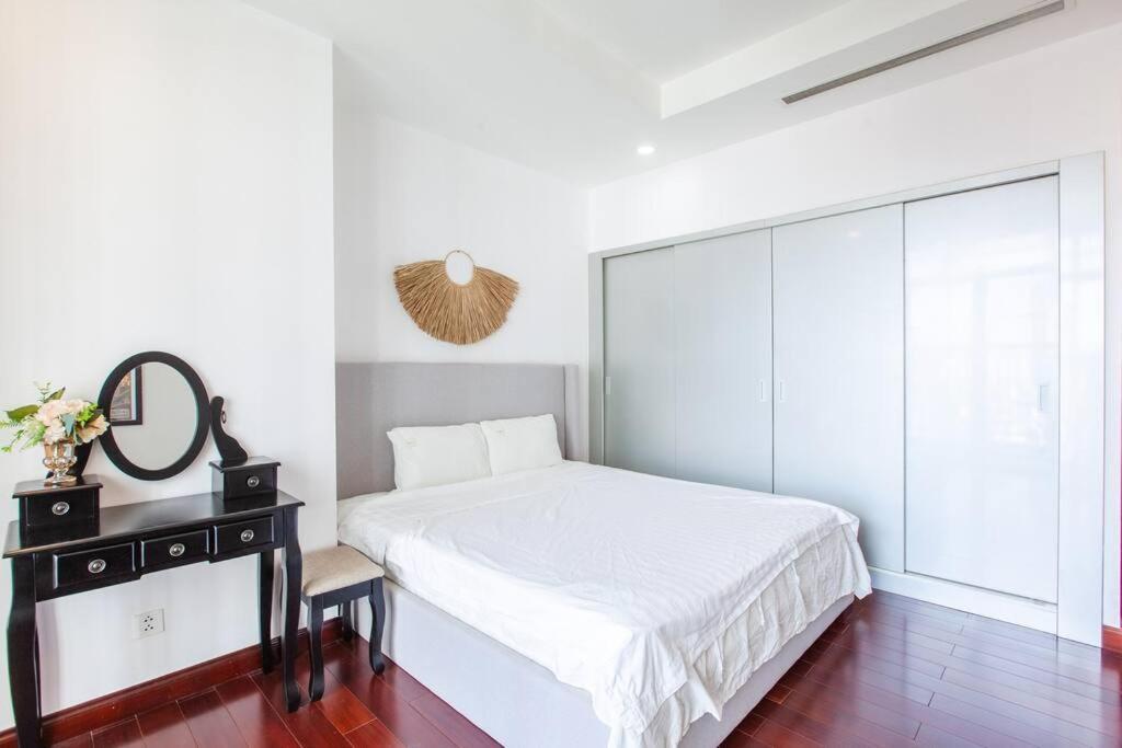 Chi's House - Vinhomes Royal - 2br Apartment *