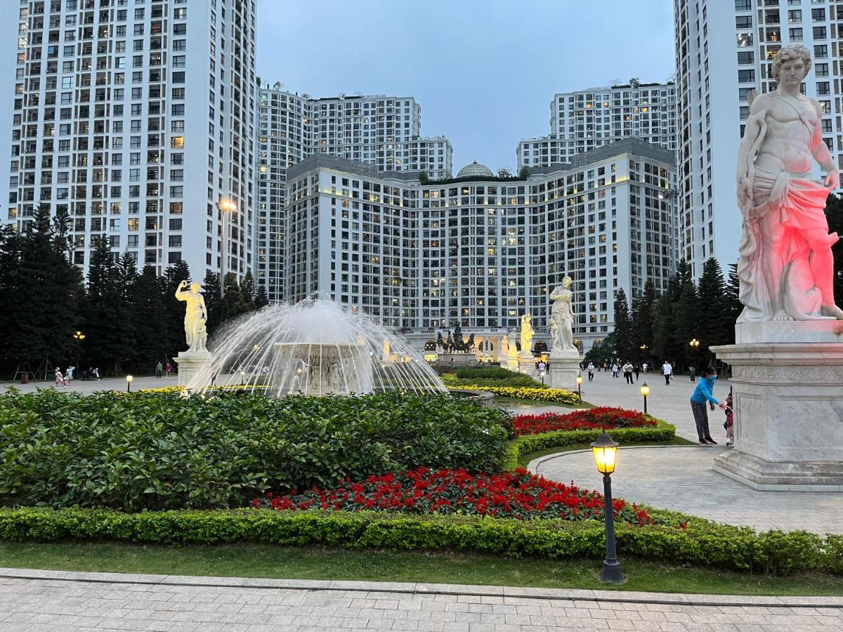 Apartment Vinhomes Royal Luxury 2 Br Hanoi