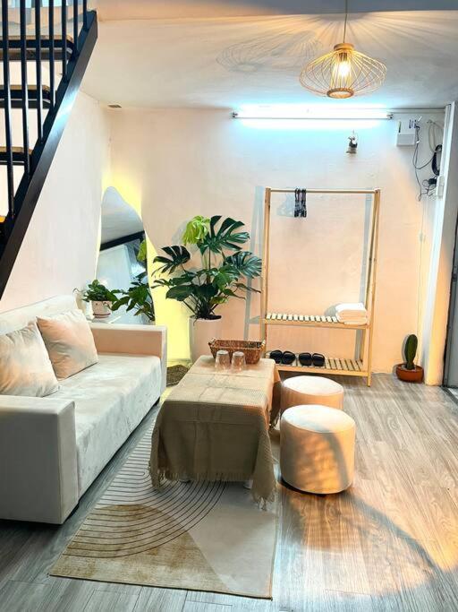 Apartment Loft House/ Hoan Kiem Lake/ Book Street