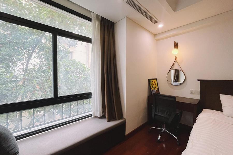 8 - Luxury Apartment, Open View * Hanoi