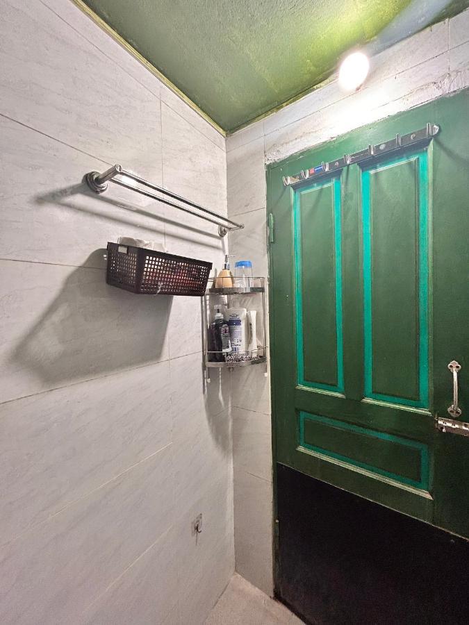 Homestay Anchie Ly Nam De- Ha Noi Train Street- Ha Noi Old Quarter Hanoi