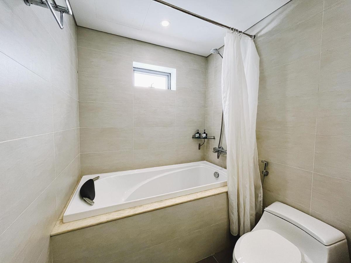 8 - Luxury Apartment, Open View *