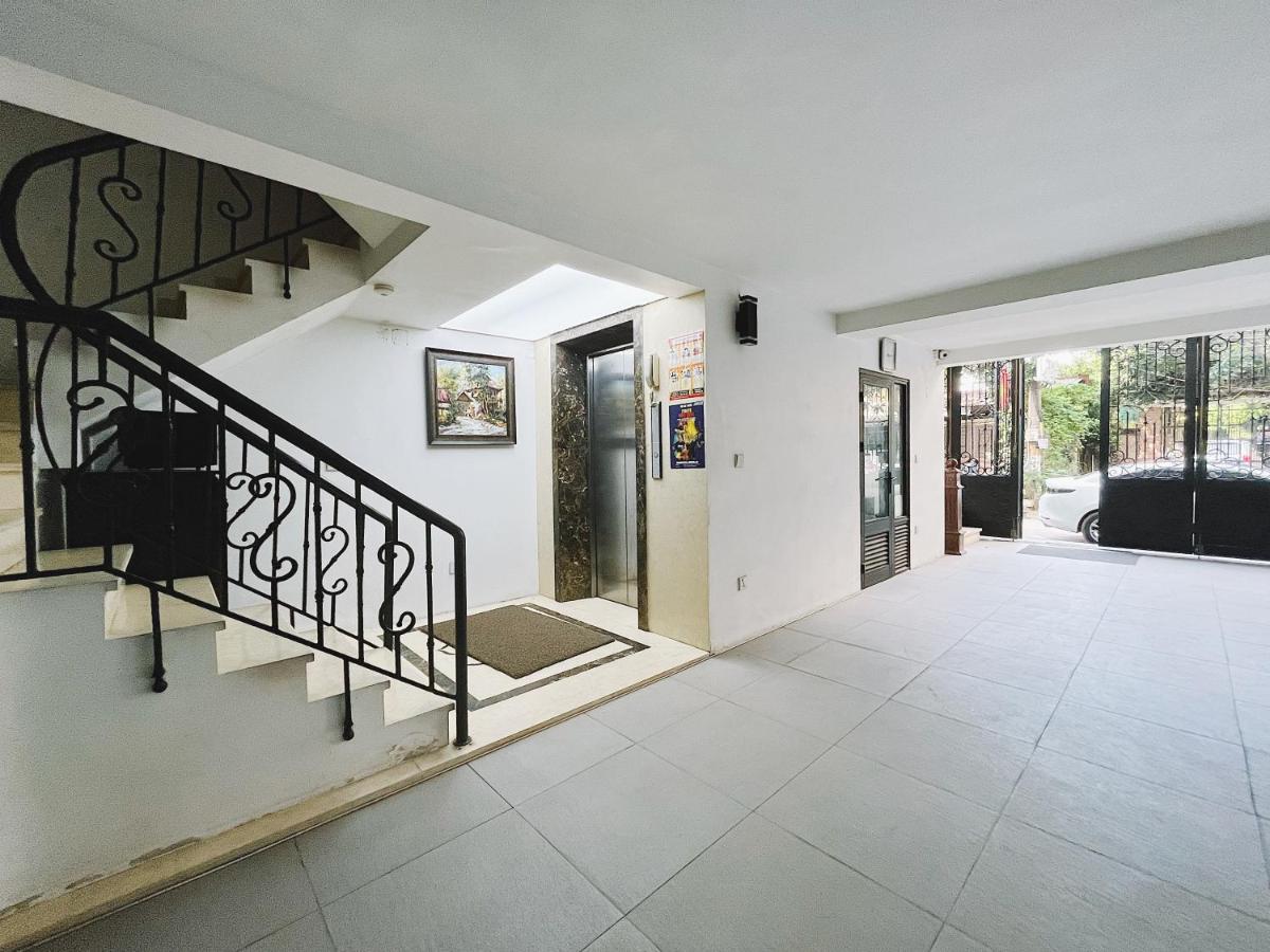 8 - Luxury Apartment, Open View
