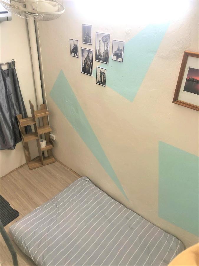 Old Quarter- Projector - Cheap Apartment *
