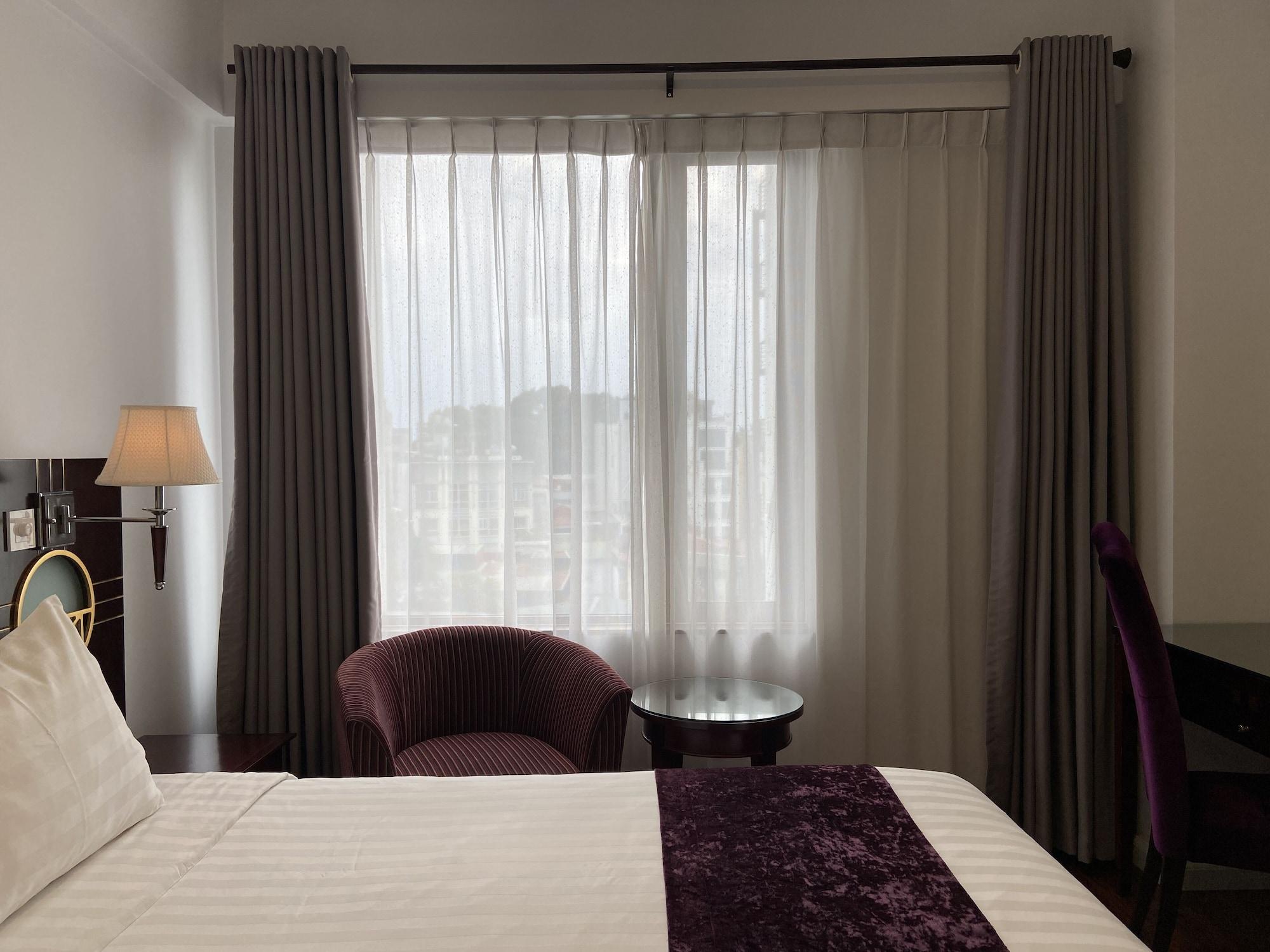 Khách sạn Flower Garden 4*