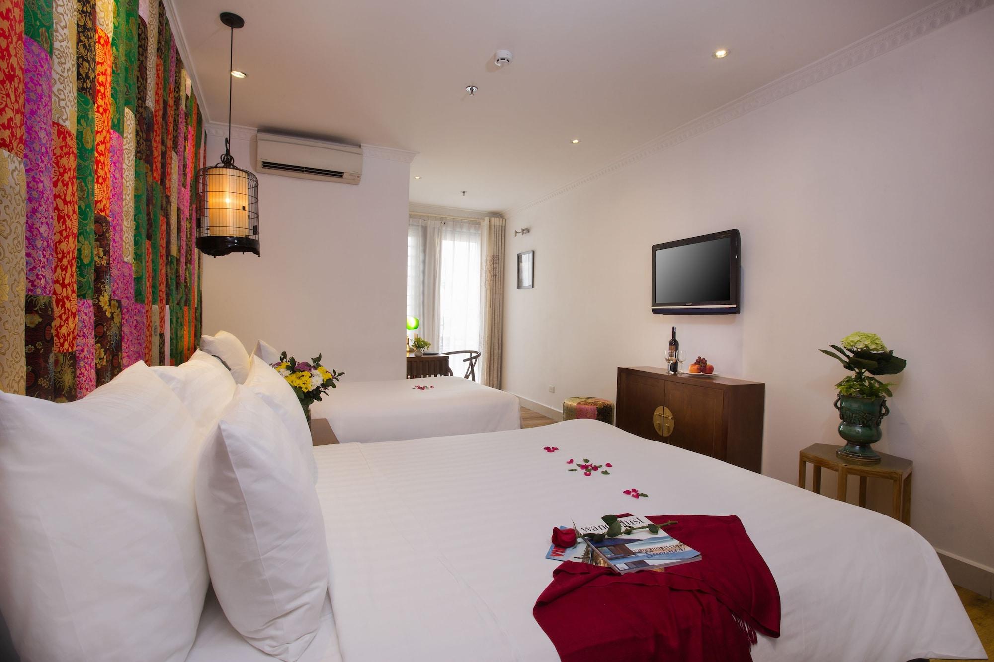 Media & Hotel 4*
