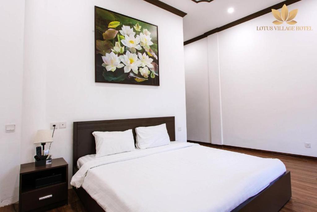 Hotel Lotus Village - 68 Hang Bo Hn - By Bay Luxury 3*