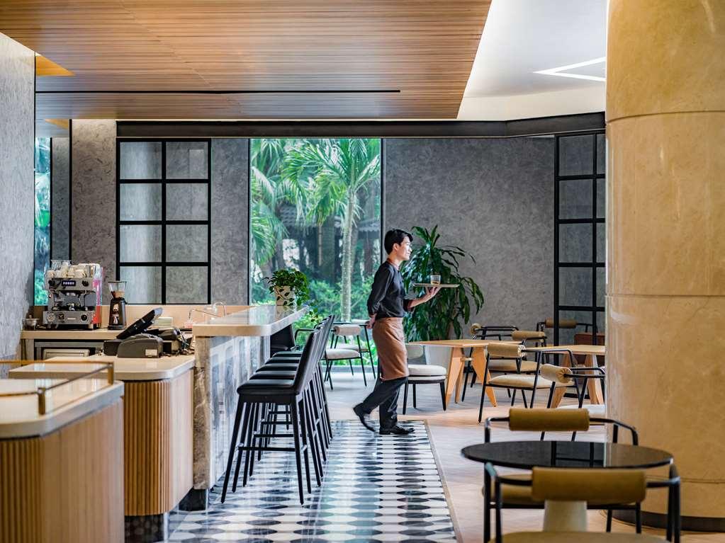 Hyatt Regency West Hotel