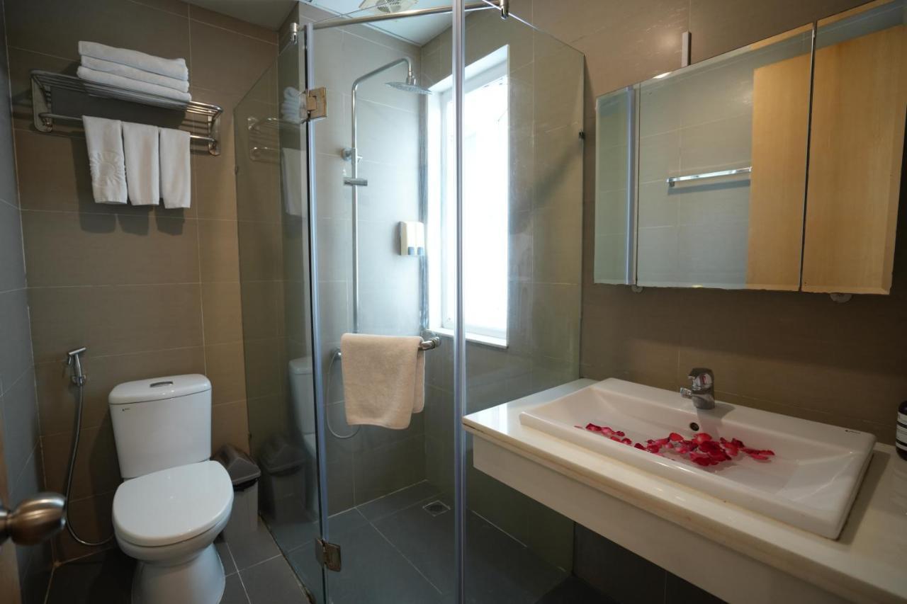 Golden Sunshine And Travel Hotel