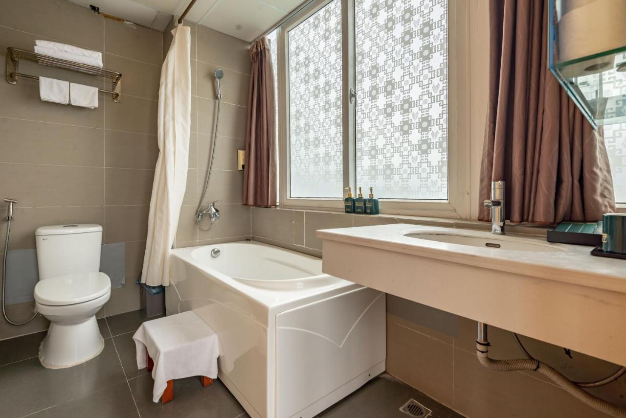 Golden Sunshine And Travel Hotel 4*