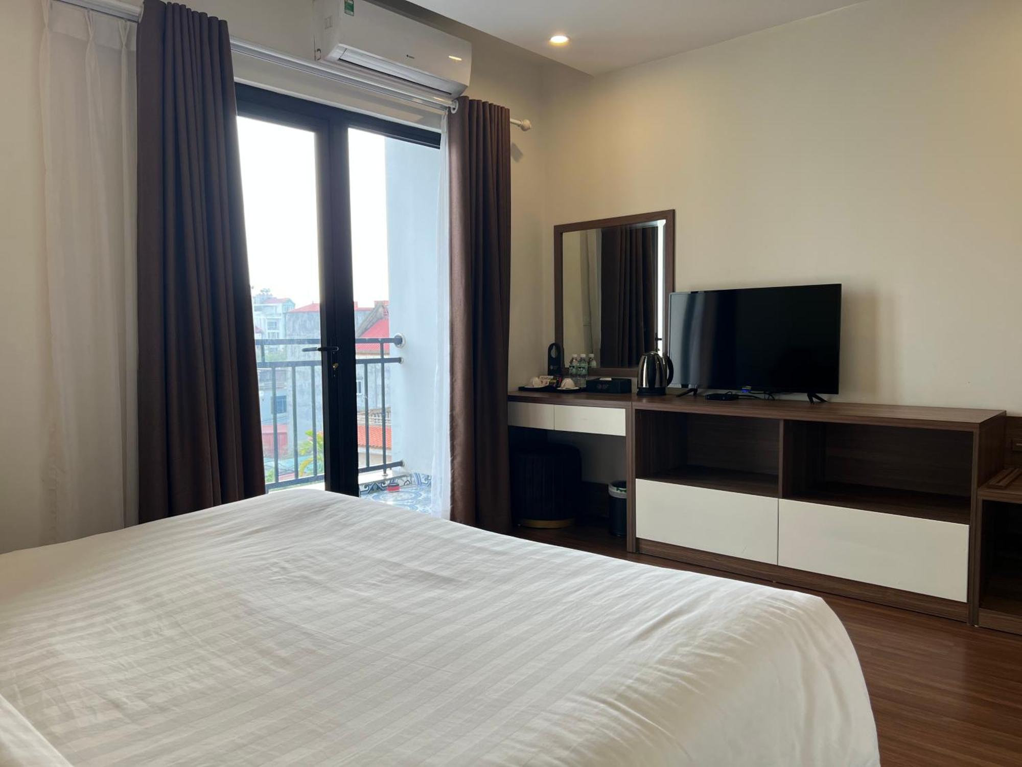Paragon House And Hotel