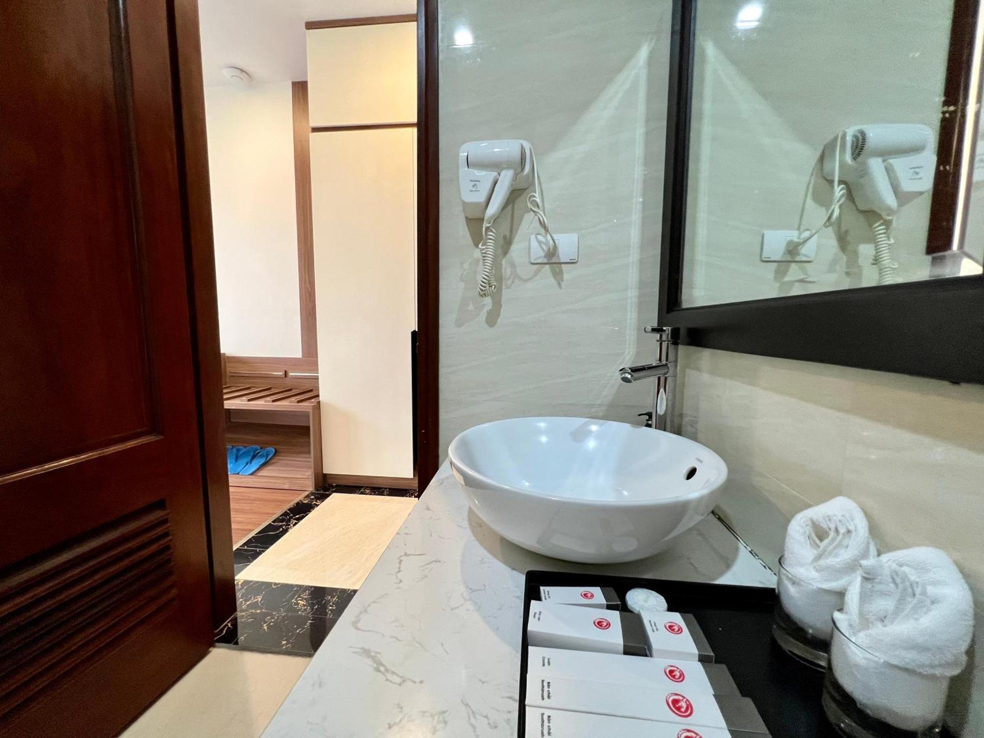 Paragon House And Hotel Hanoi