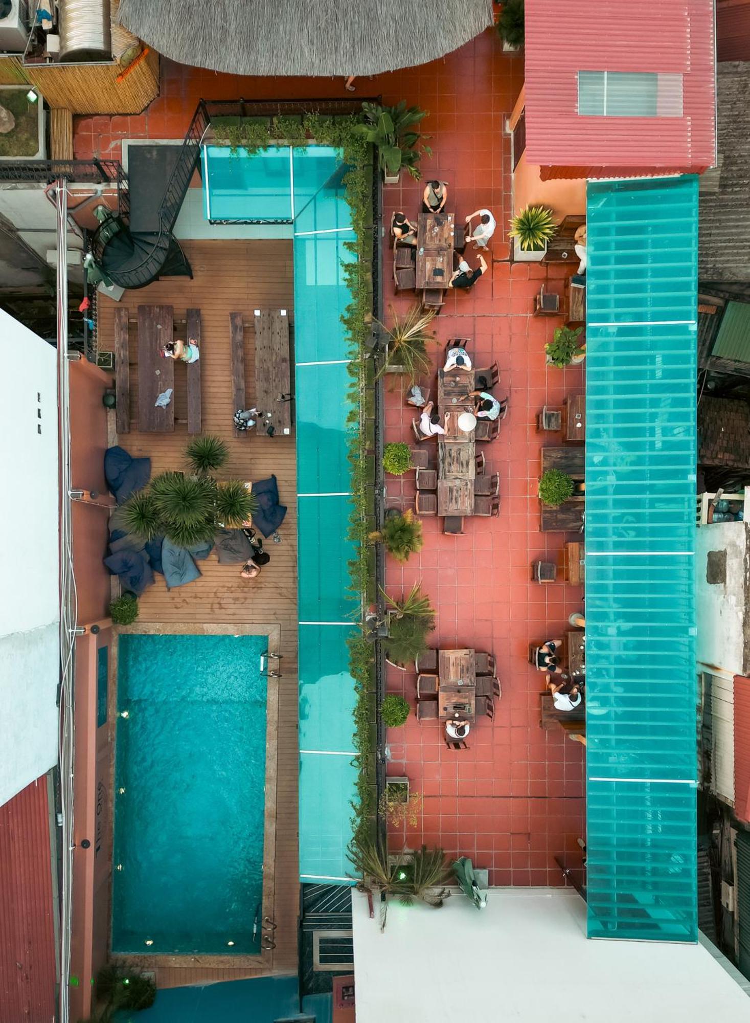 Hostel The One