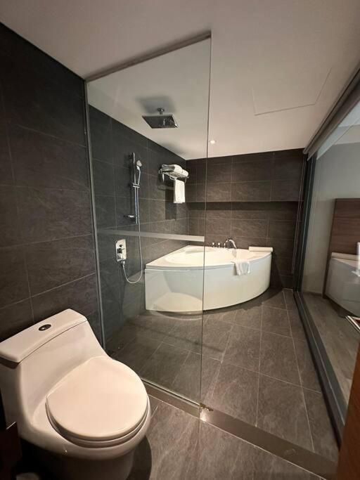 Duplex At Pentstudio Westlake - 2h