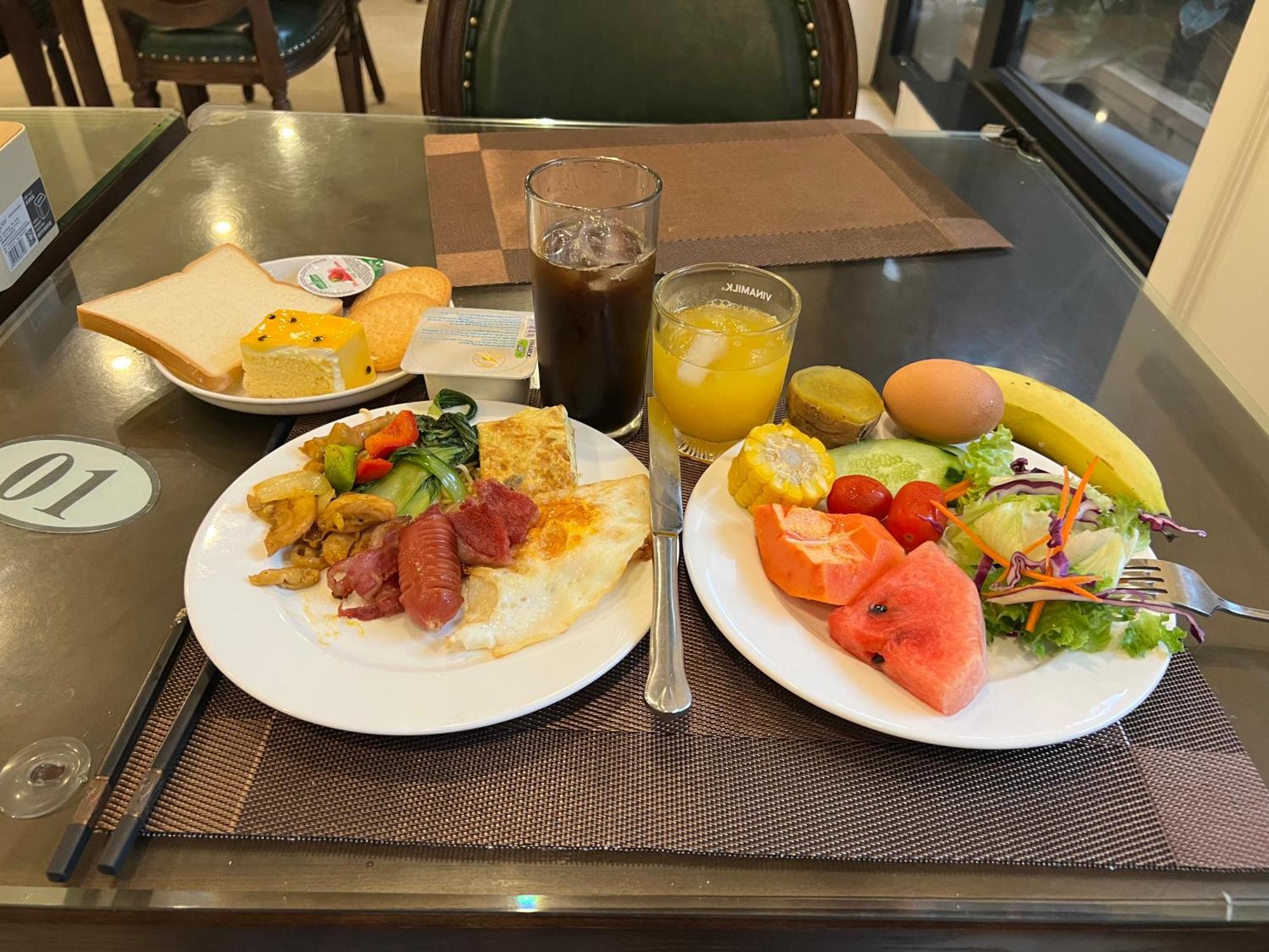 Paragon House And 3*
