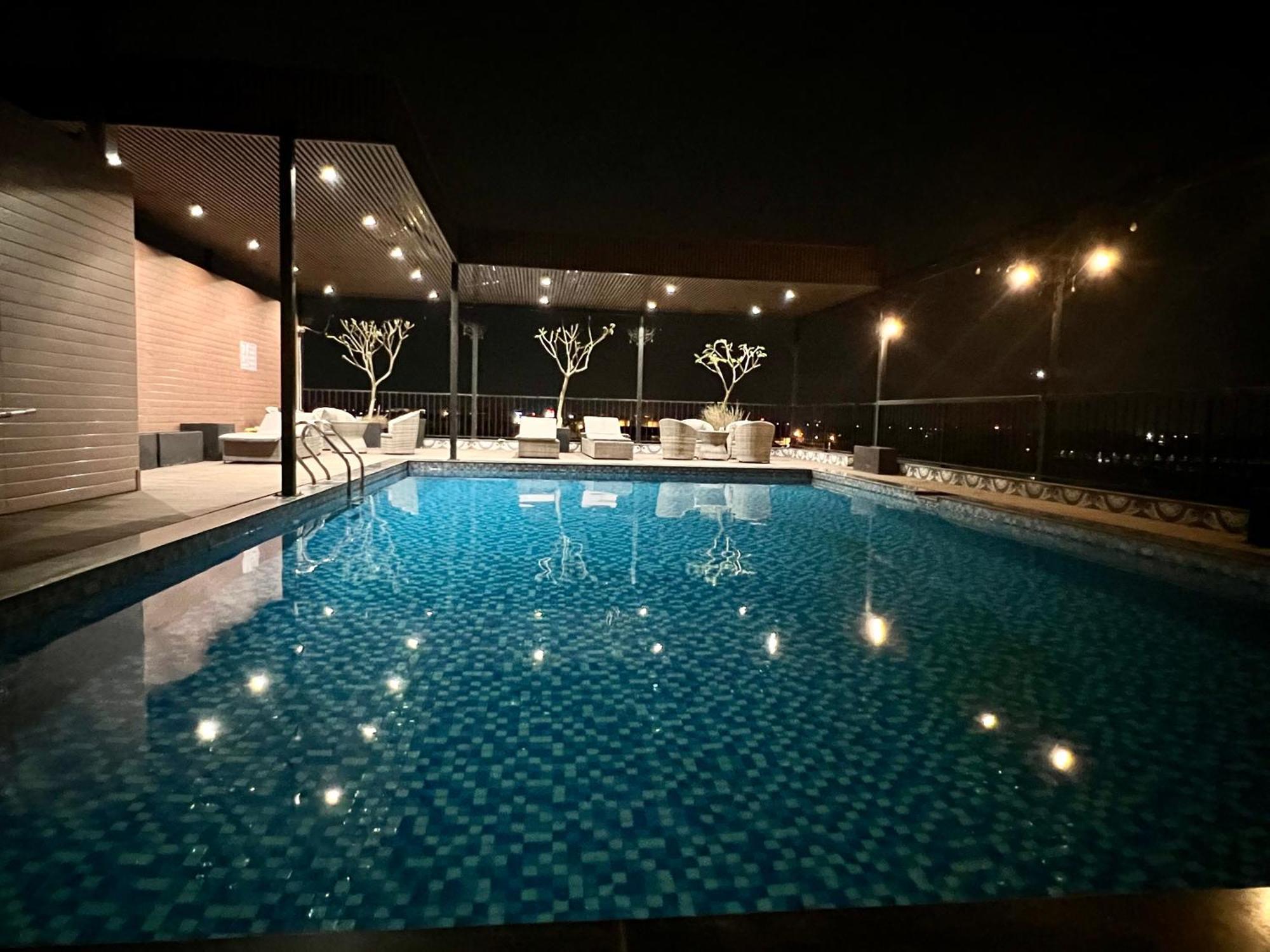 Paragon House And 3*