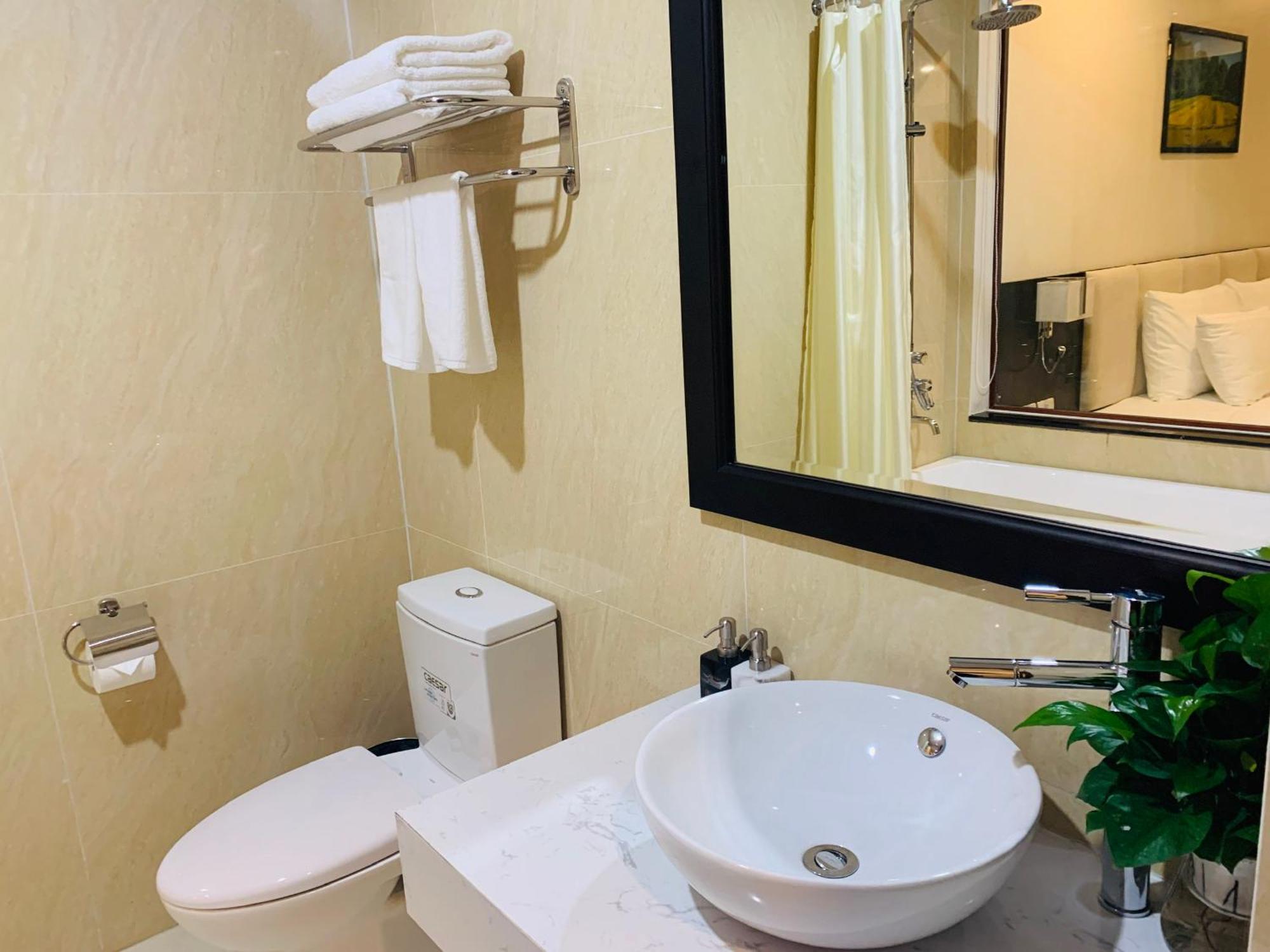 Paragon House And Hotel 3*