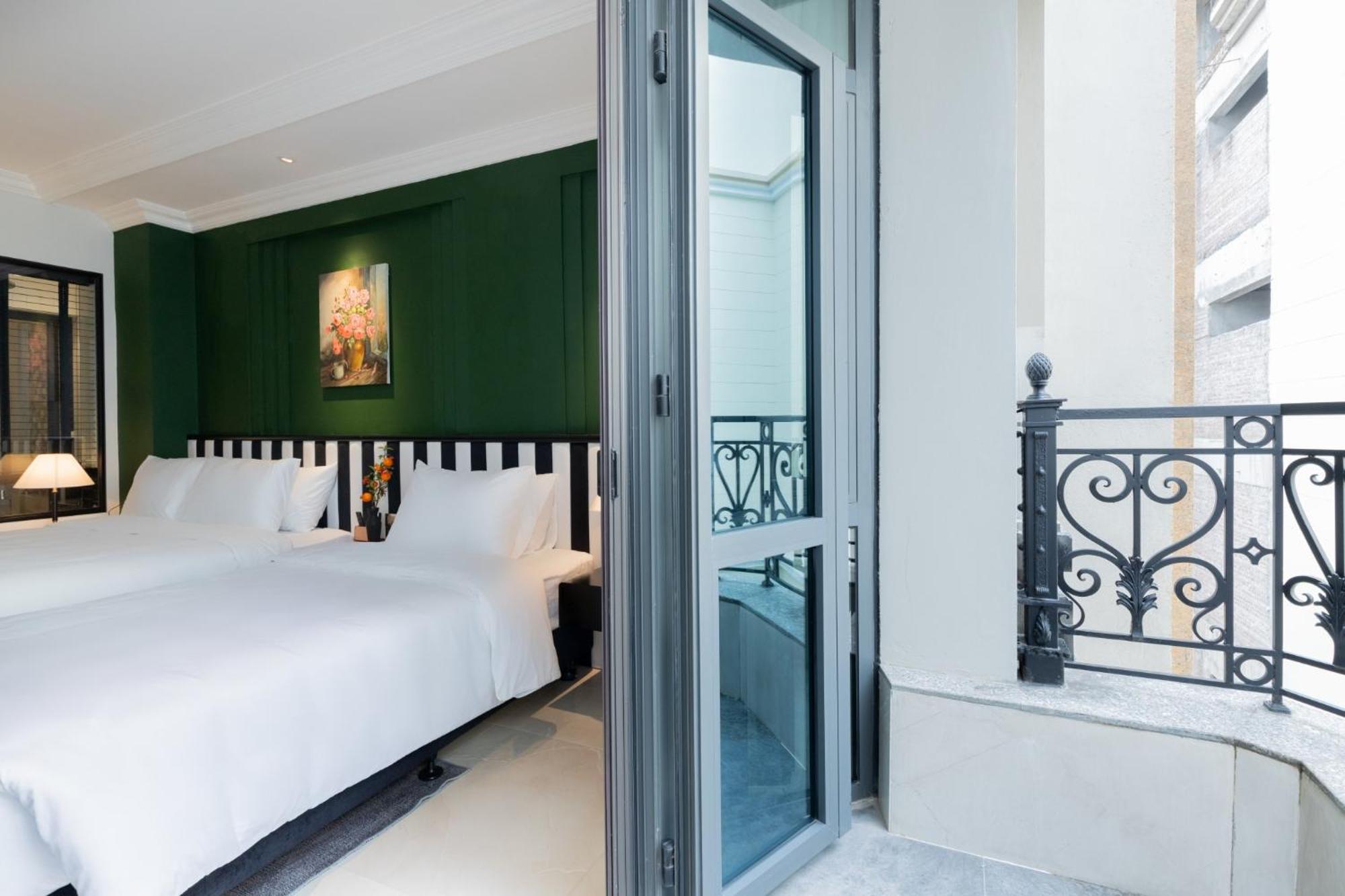Sword Hotel