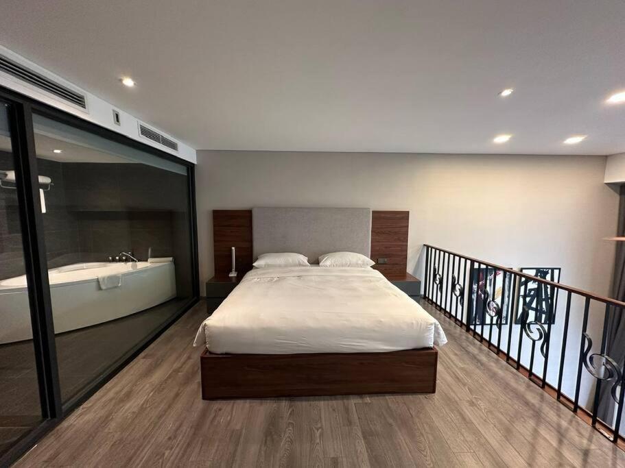 Duplex At Pentstudio Westlake - 2h Hanoi
