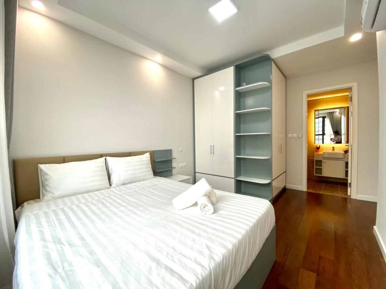 Vinhomes Dcapital Tran Duy Hung Official * Hanoi