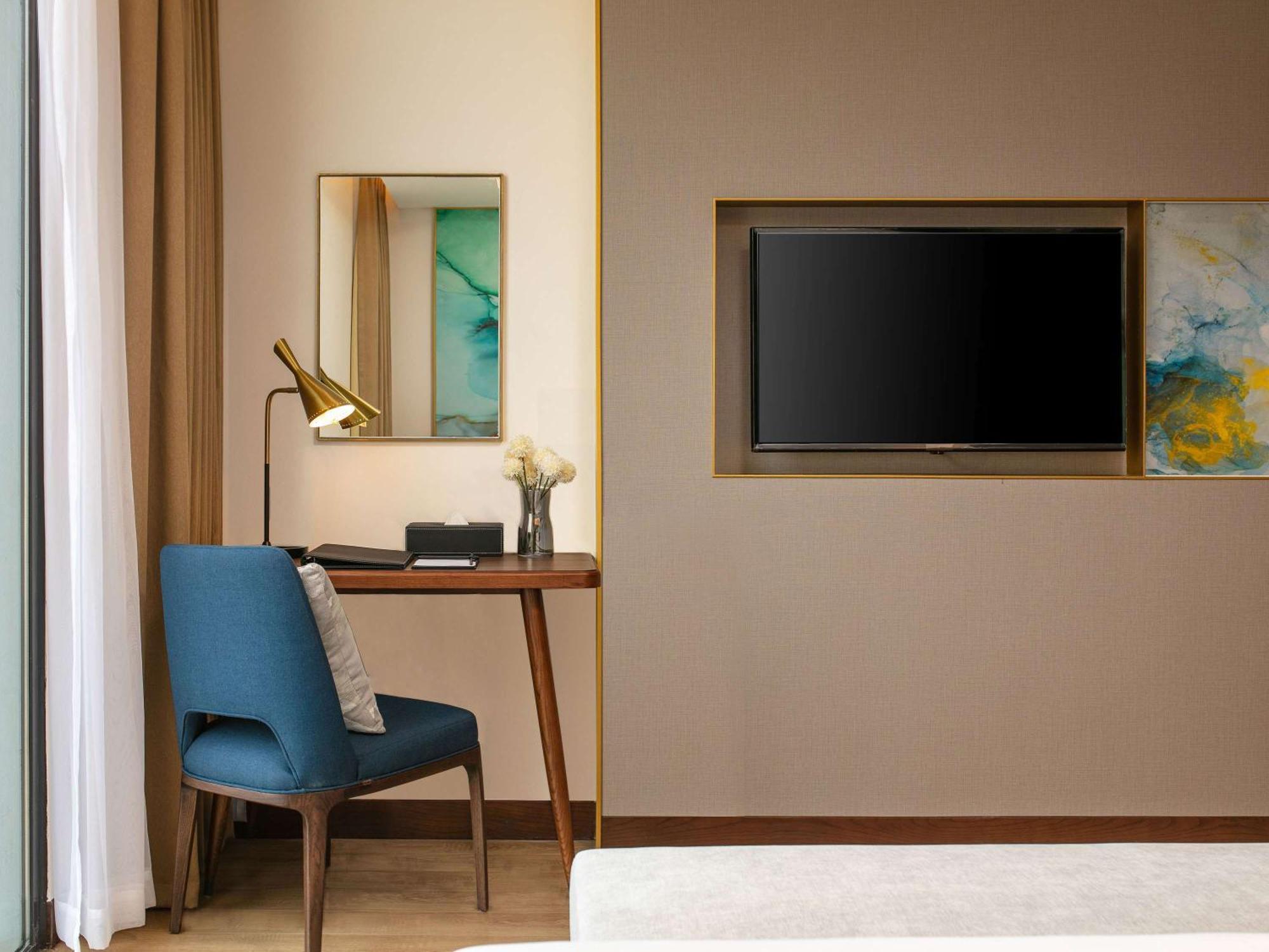 Moevenpick Living West 5* Hanoi