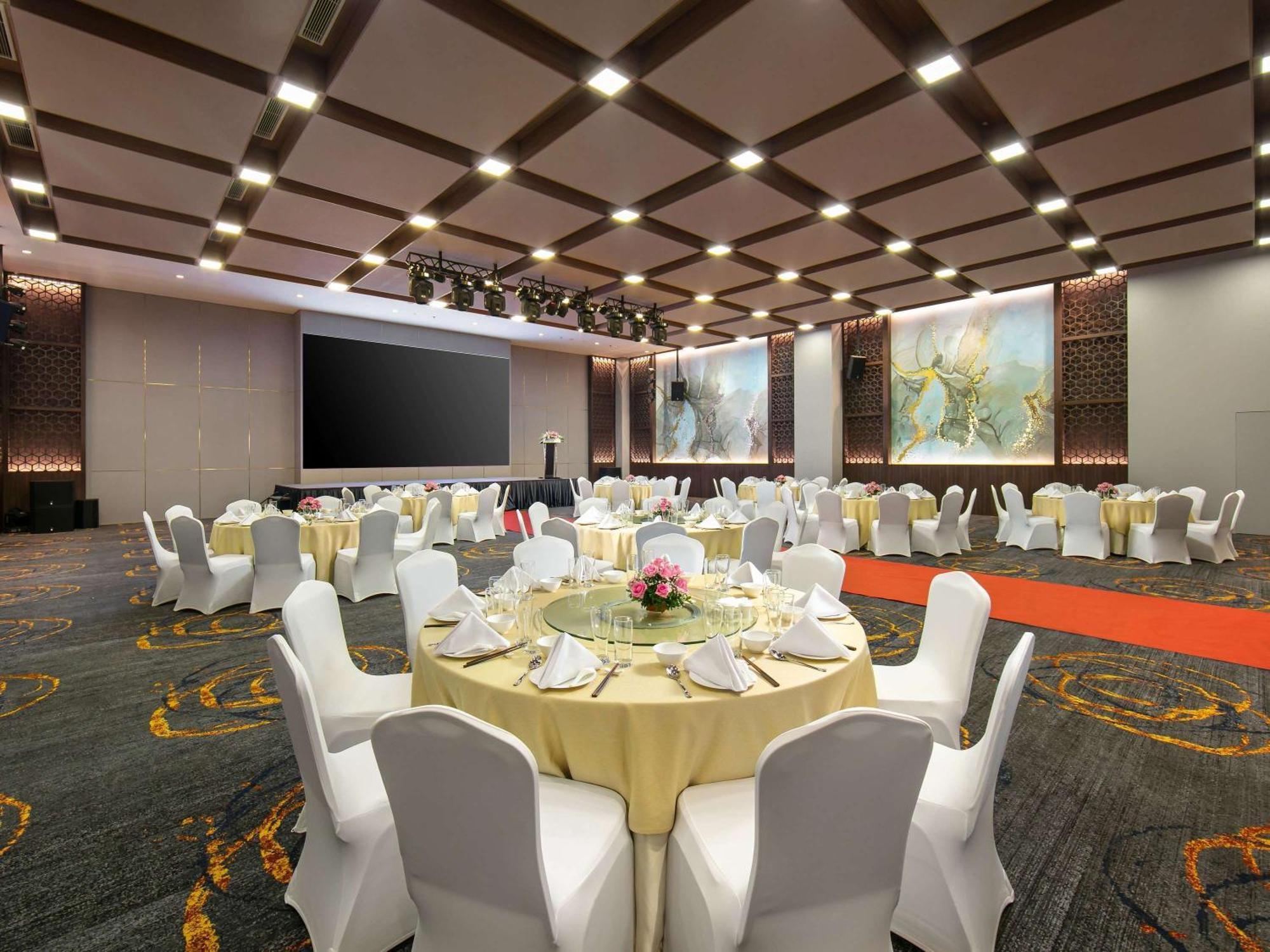 Moevenpick Living West Hotel