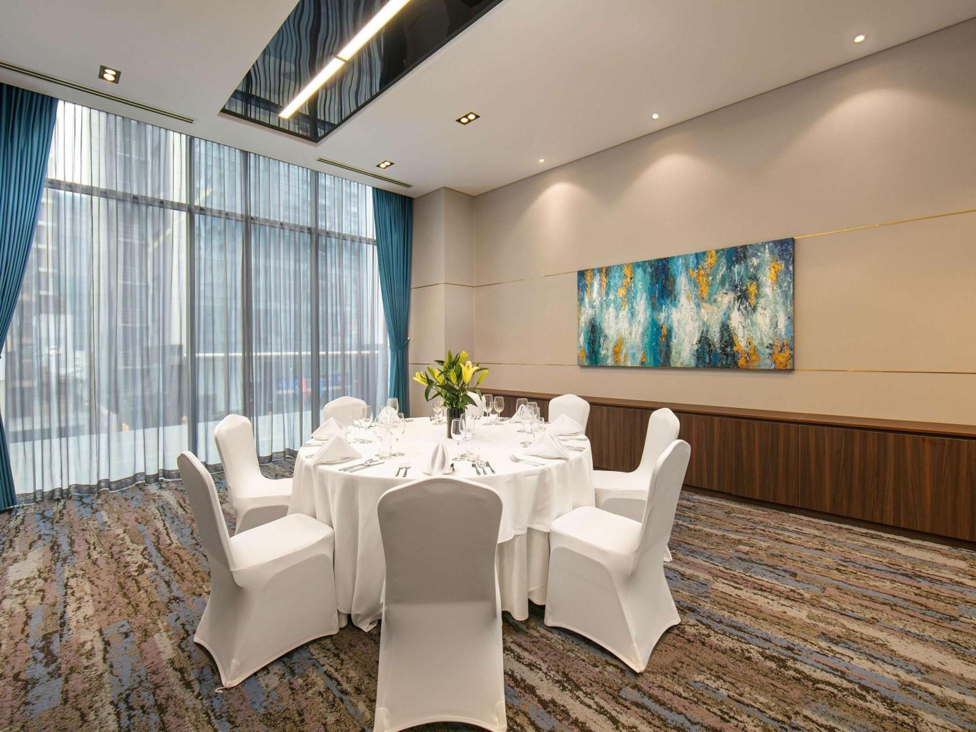 Hotel Moevenpick Living West