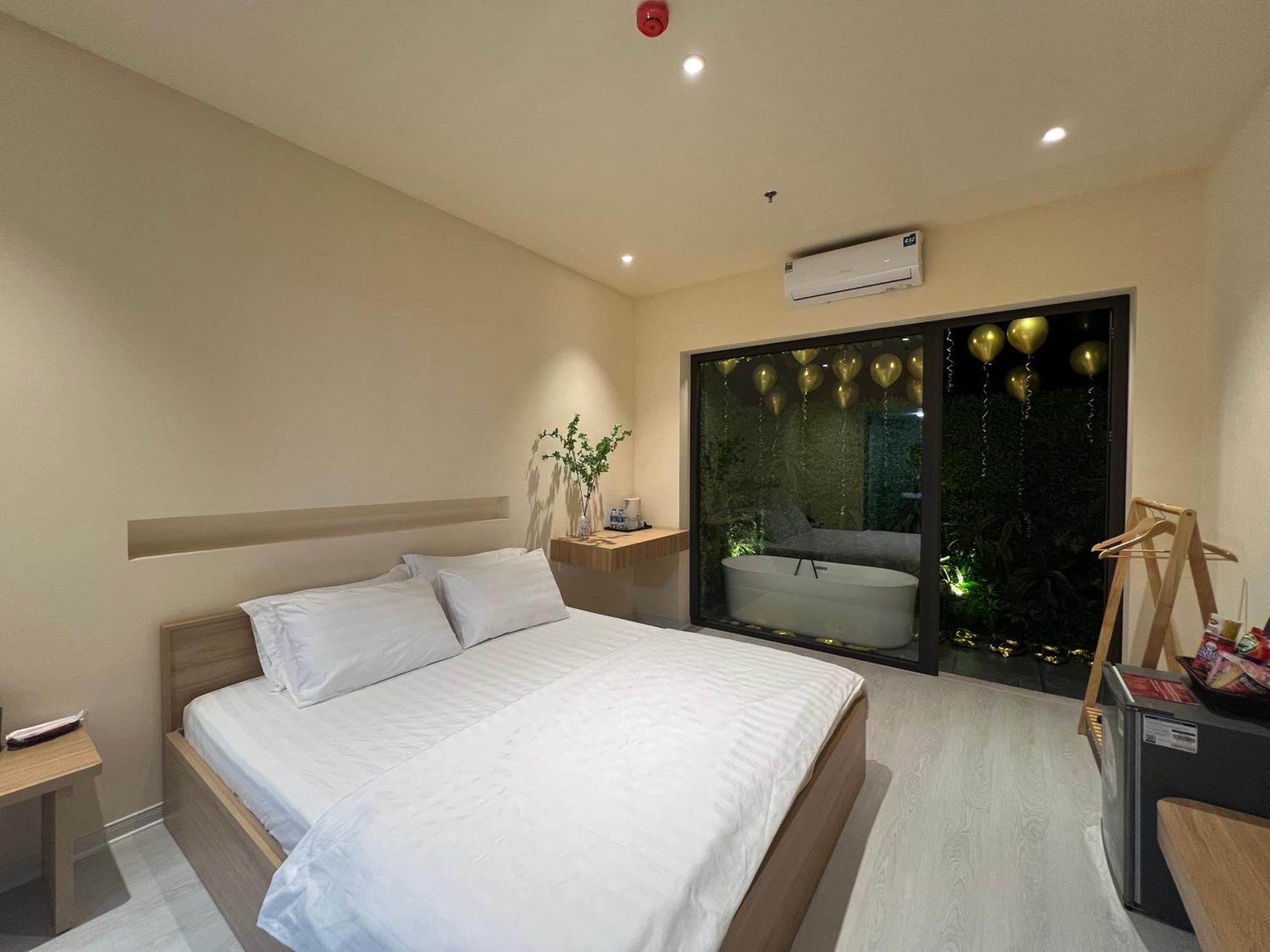 Hotel Khach San Gau Hanoi