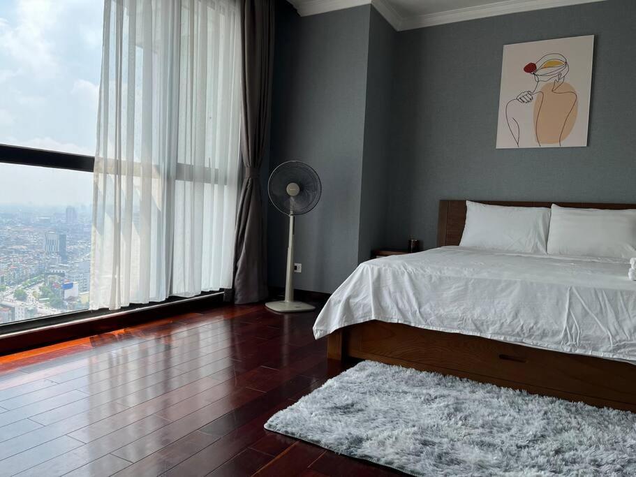 Apartment Vinhomes Royal 3 Bedrooms