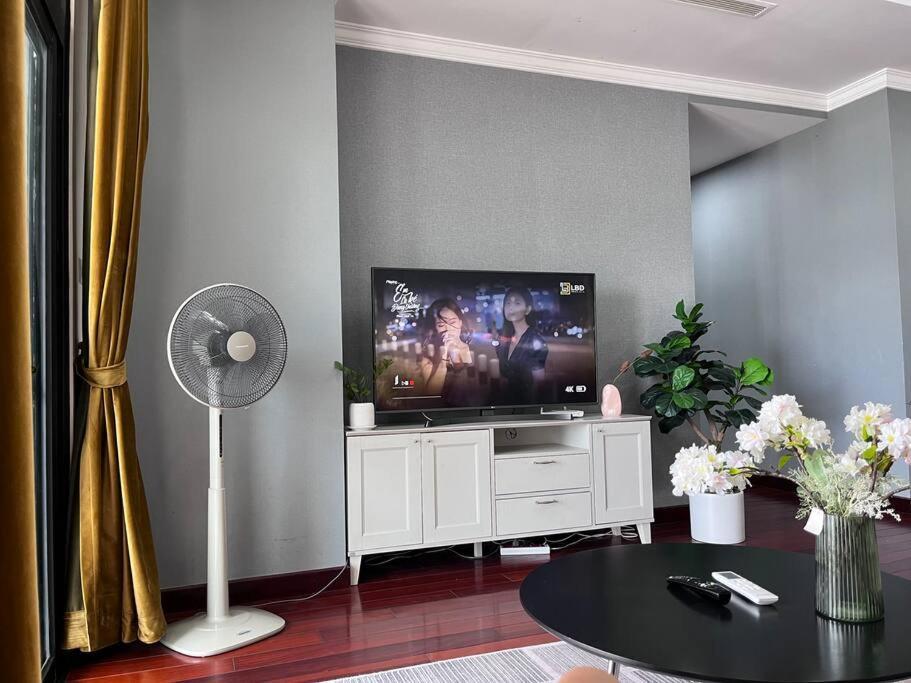 Apartment Vinhomes Royal 3 Bedrooms *