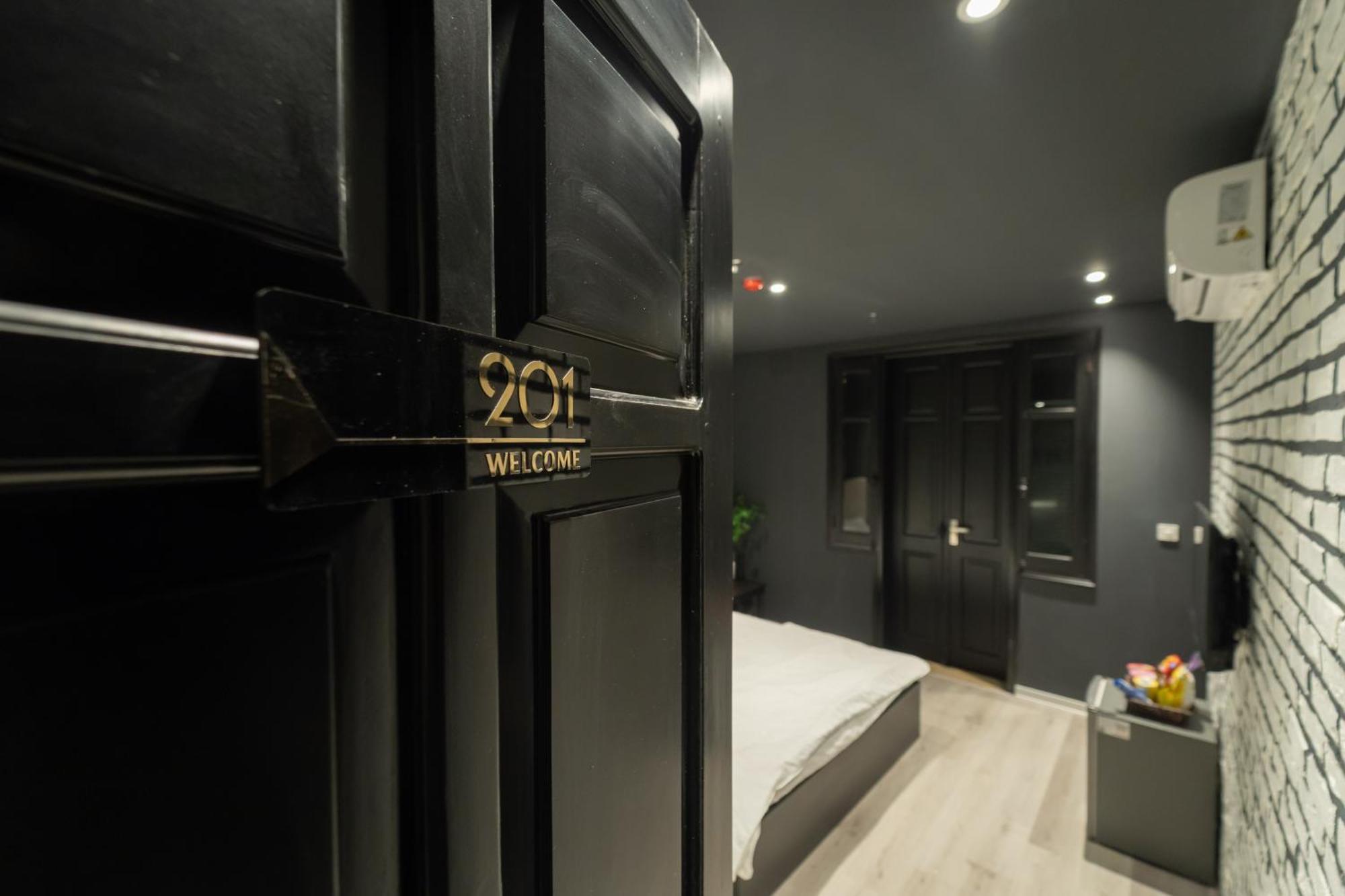 Hotel Khach San Gau Hanoi