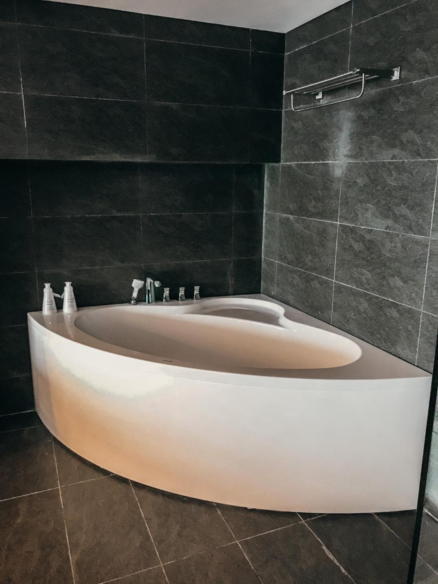 Pentstudio_5stars_westlake_luxury * Hanoi