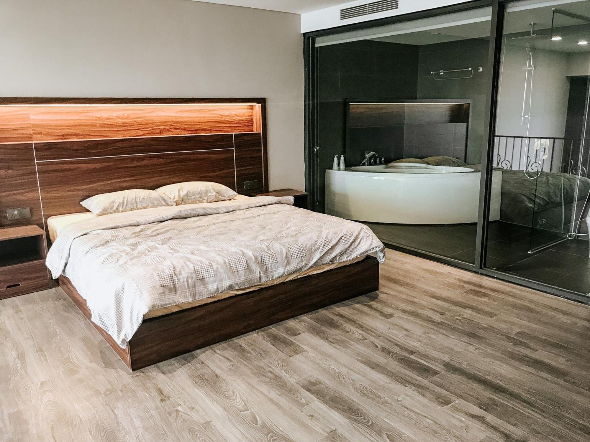 Pentstudio_5stars_westlake_luxury * Hanoi