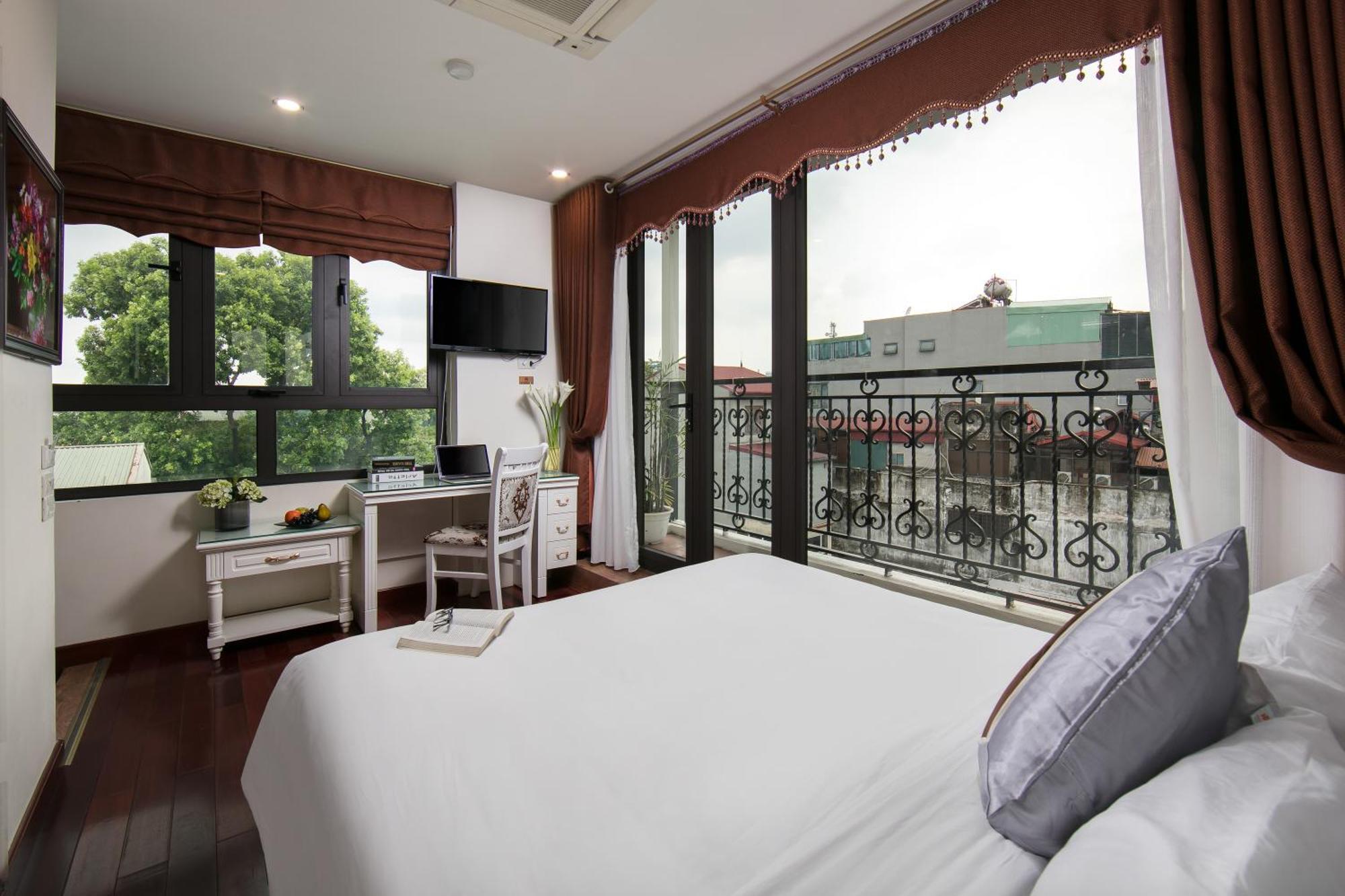Trangtrang Premium & Sky Bar Hotel