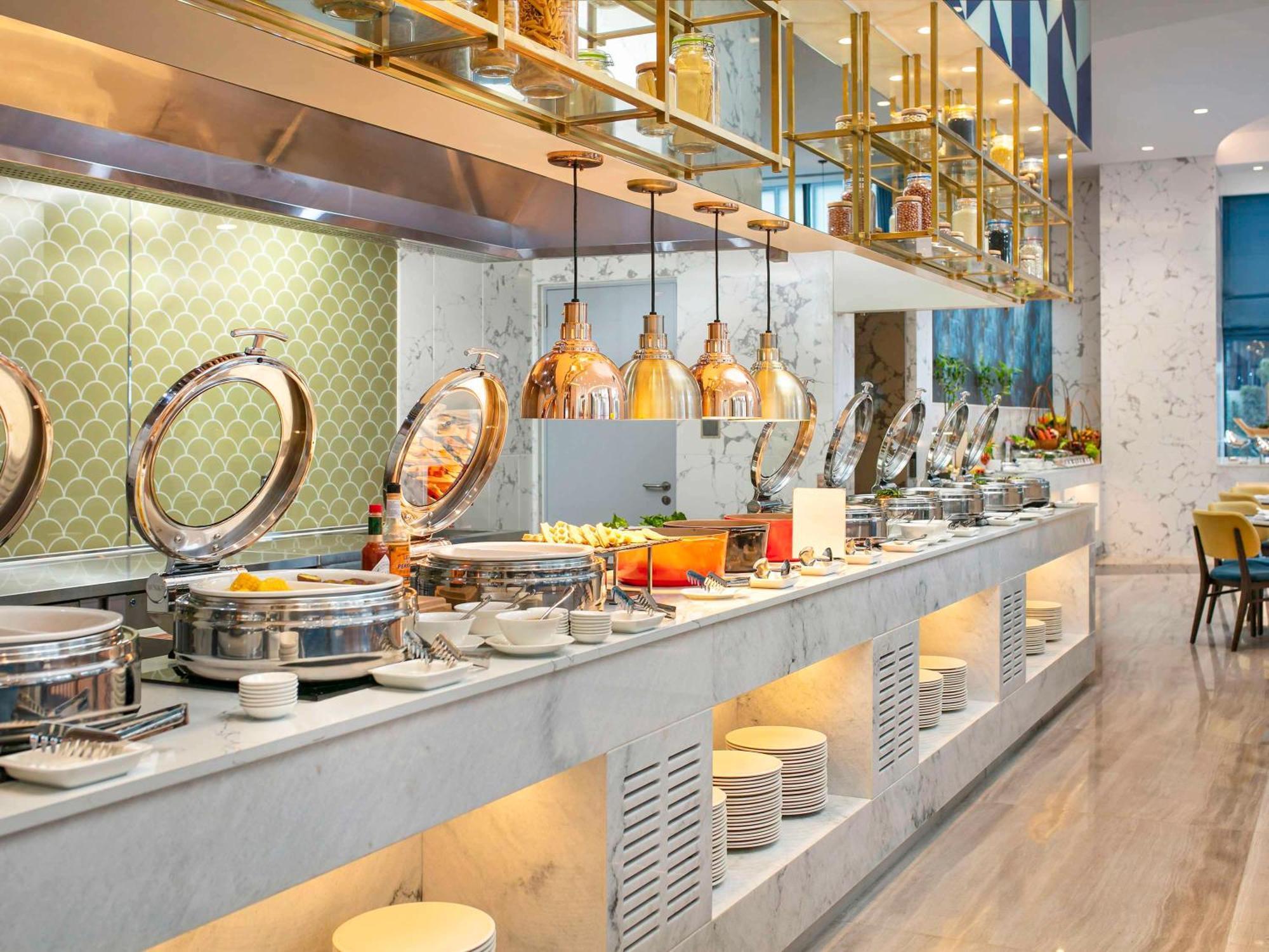 Moevenpick Living West 5* Hanoi